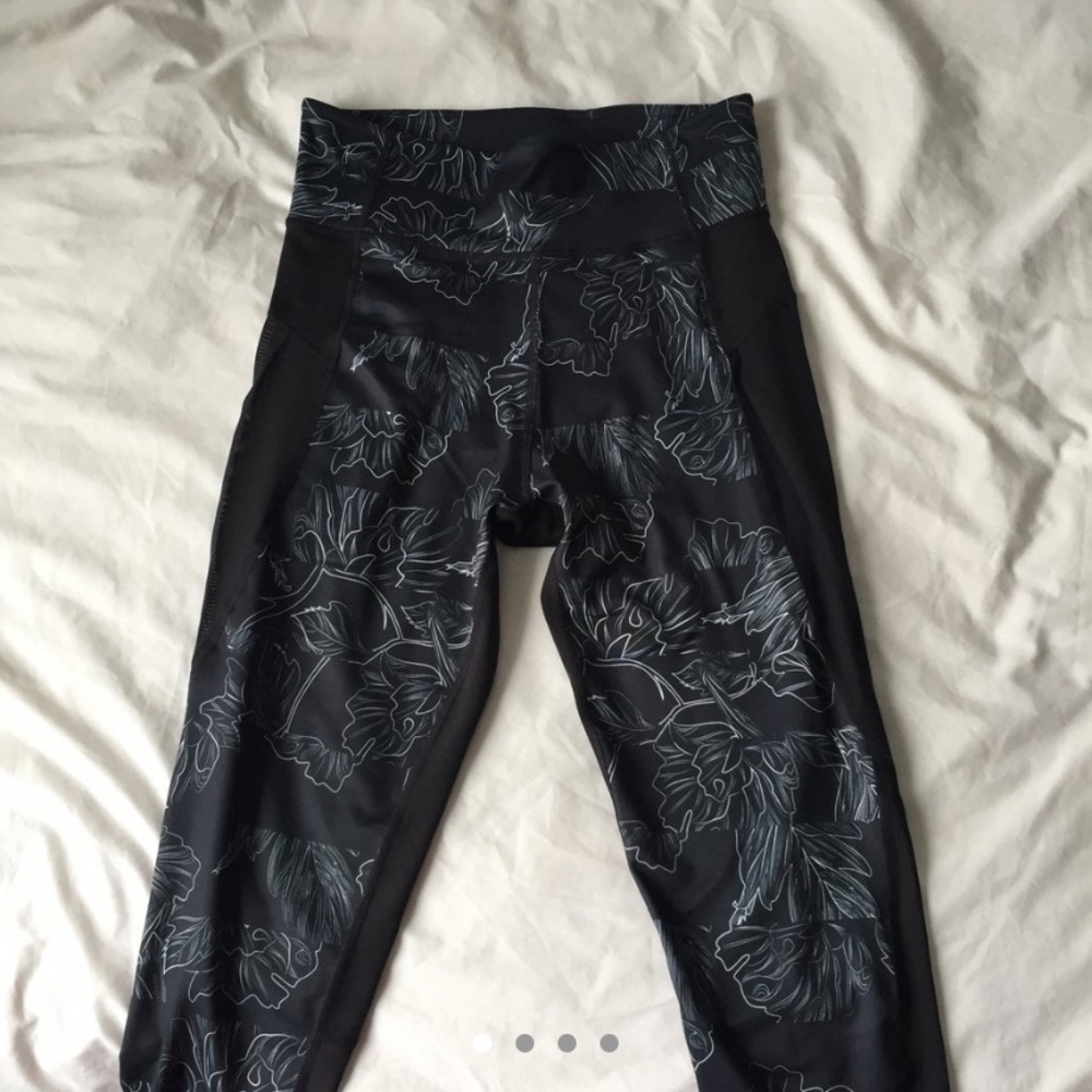 ADIDAS High Waisted Leggings - 3/4 length - Small leggings - Activewear - Yoga